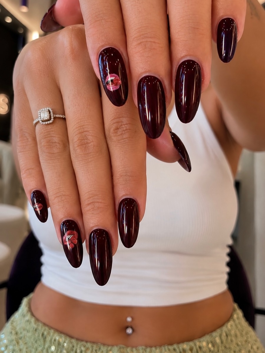 Thonj gel bordo me detaje qershie, punuar në Leire Nail Studio